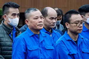 Các bị cáo tại phiên tòa sơ thẩm.