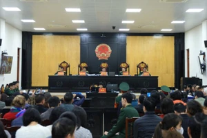 Quang cảnh phiên tòa