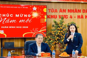 Chánh án Tòa án nhân dân tối cao Nguyễn Văn Quảng thăm và làm việc tại Tòa án khu vực IV, Thành phố Hà Nội.