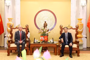 Đại diện hai bên tại buổi tiếp.