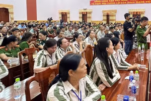 Nhiều phạm nhân được trở về đoàn tụ gia đình, làm lại cuộc đời sau khi được đặc xá.