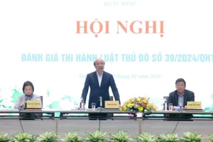 Thứ trưởng Tư pháp Phan Chí Hiếu phát biểu tại hội nghị.