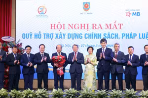 Các thành viên Hội đồng quản lý Quỹ hỗ trợ xây dựng chính sách, pháp luật.