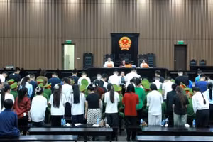 Quang cảnh phiên tòa. (Ảnh: MẠNH HÙNG)