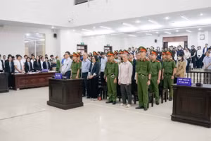 Một phiên xét xử sơ thẩm tại Tòa án nhân dân thành phố Hà Nội.