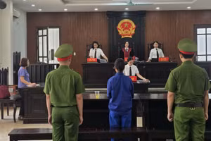 Quang cảnh phiên tòa. (Ảnh: M.HÙNG)