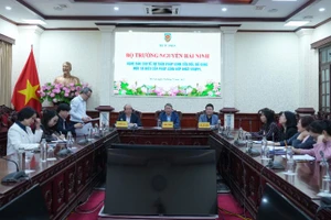 Quang cảnh phiên họp.