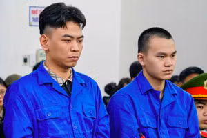 Bị cáo Nguyễn Văn Thiên và Nguyễn Long Vũ tại phiên sơ thẩm.