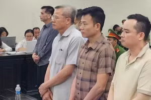 Các bị cáo tại phiên tòa.