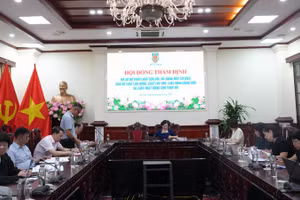 Quang cảnh họp thẩm định. (Ảnh: HỒNG MÂY)