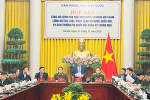 Đồng chí Cấn Đình Tài, Phó Chủ nhiệm Văn phòng Chủ tịch nước phát biểu tại cuộc họp báo.