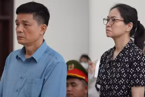 Bị cáo Nguyễn Thanh Phong và Trần Việt Nga tại phiên tòa phúc thẩm.