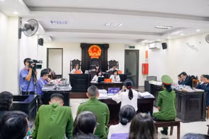 Quang cảnh phiên xử.