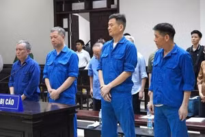 Các bị cáo tại phiên phúc thẩm. (Ảnh: THIÊN LAM)
