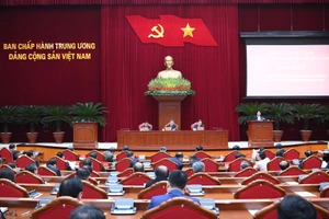 Quang cảnh cuộc gặp mặt thành viên các Tiểu ban Đại hội XIV của Đảng và Ban Chỉ đạo tổng kết 40 năm đổi mới. (Ảnh: ĐĂNG KHOA)