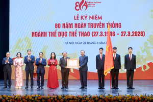 Tổng Bí thư Tô Lâm trao Huân chương Lao động Hạng nhất tặng Cục Thể dục Thể thao Việt Nam (Bộ Văn hoá, Thể thao và Du lịch). (Ảnh: ĐĂNG KHOA)