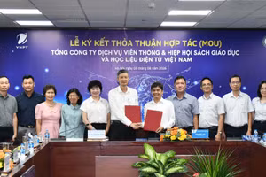 Đại diện VNPT VinaPhone và VAEDR ký kết hợp tác. (Ảnh: Ban tổ chức)
