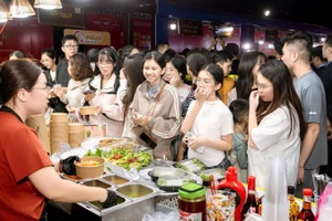 Trong 3 ngày diễn ra, các không gian trải nghiệm và trình diễn nghề luôn thu hút hàng chục nghìn lượt người tham dự.