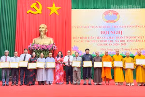 Vĩnh Long tuyên dương những người làm công tác Mặt trận. 
