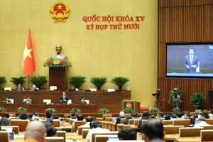 Quang cảnh phiên họp toàn thể ở hội trường chiều 8/12. (Ảnh: DUY LINH)