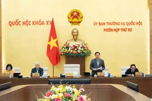 Phó Chủ tịch Quốc hội Nguyễn Khắc Định điều hành phiên họp. (Ảnh: DUY LINH)