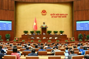 Quang cảnh phiên họp ở hội trường ngày 10/12. (Ảnh: DUY LINH)