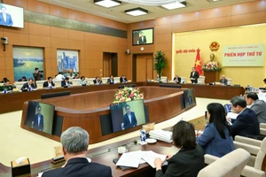 Quang cảnh phiên họp thứ tư của Hội đồng Bầu cử quốc gia, ngày 15/12/2025. (Ảnh: DUY LINH)