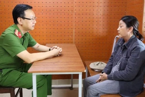 Công an Cần Thơ lấy lời khai đối tượng cầm đầu nhóm cướp giật tài sản.