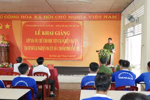 Cơ sở cai nghiện ma túy số 1 khai giảng lớp xóa mù chữ cho học viên.