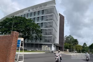 Một góc tòa nhà công nghệ cao Đại học Cần Thơ. (Ảnh: Thanh Tâm)