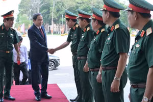 Chủ tịch Quốc hội Trần Thanh Mẫn chúc Tết Quân khu 9.