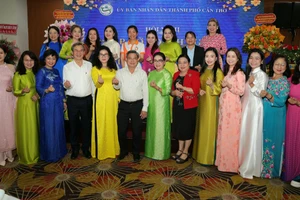 Lãnh đạo thành phố Cần Thơ với doanh nghiệp.