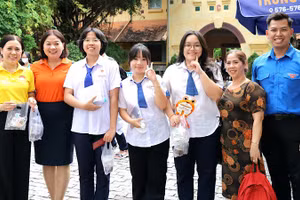 Thí sinh tại Hội đồng thi Trường trung học phổ thông Châu Văn Liêm, Cần Thơ tự tin trước giờ thi.
