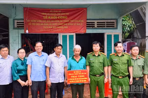 Công an Cần Thơ khởi công xây dựng nhà cho hộ khó khăn ở xã Trường Long Tây. (Ảnh: Thanh Tâm)