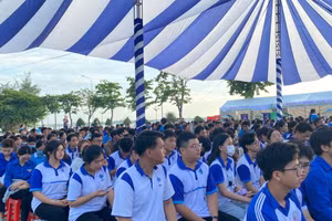 Đông đảo thanh niên, sinh viên tham gia lễ phát động.