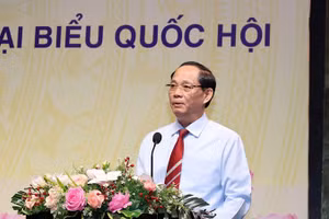 Phó Chủ tịch Quốc hội Trần Quang Phương phát biểu tại hội nghị.