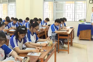 Học sinh Trường trung học phổ thông An Khánh, phường Tân An, ôn thị tốt nghiệp.