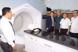 Hệ thống máy xạ trị gia tốc của Bệnh viện Ung bướu Cần Thơ.