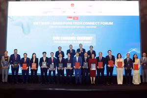 Tổng Bí thư, Chủ tịch nước Tô Lâm chứng kiến lễ trao các biên bản ghi nhớ hợp tác giữa hai nước. (Ảnh: TTXVN)