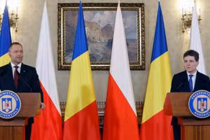 Tổng thống Romania Nicusor Dan (phải) và người đồng cấp Ba Lan Karol Nawrocki tham dự cuộc họp báo tại thủ đô Bucharest, Romania, ngày 12/5/2026. (Ảnh: THX)