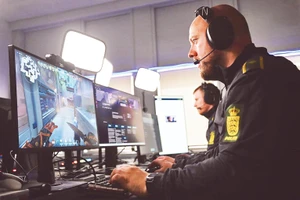 Nhiều bạn trẻ còn để lại bình luận vui: “Vậy là họ còn được công khai chơi game trong giờ làm việc”!