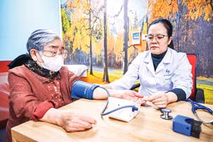 Từ đầu năm 2026, những thay đổi về chính sách y tế tại Việt Nam tạo đột phá về cải thiện chế độ đãi ngộ cho đội ngũ y, bác sĩ. (Ảnh Thành Đạt)