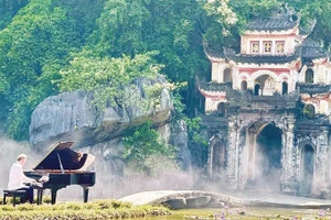 Một cảnh trong MV. (Nguồn Fanpage Secret Garden).