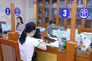 Vận hành chính quyền địa phương 2 cấp tại Trung tâm hành chính công Thành phố Hà Nội. (Ảnh TTXVN)