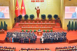 Ban Chấp hành Trung ương Đảng Cộng sản Việt Nam khóa XIV ra mắt Đại hội. (Ảnh Hải Linh hoa)