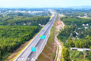 Dự án cao tốc bắc - nam đoạn Quảng Ngãi - Hoài Nhơn đang được chủ đầu tư và các nhà thầu gấp rút hoàn thiện, quyết tâm đưa vào khai thác trước Tết Nguyên đán 2026. (Nguồn ảnh BQLDA II - Bộ Xây dựng)