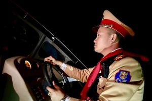 Chuyến tuần tra, truy đuổi, xử lý các đối tượng vi phạm trên hồ Thác Bà của Cảnh sát giao thông đường thủy tỉnh Lào Cai, sau loạt bài của Nhân Dân cuối tuần.