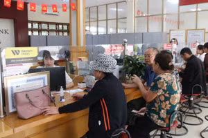 Quầy giao dịch tại Chi nhánh ngân hàng nông nghiệp Nghĩa Lộ Yên Bái 