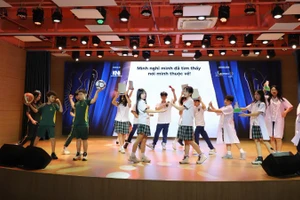 Học sinh trường Ardingly College Việt Nam biểu diễn nhạc kịch giới thiệu về trường.