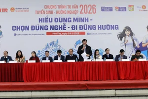 Đại diện các trường đại học tư vấn cho học sinh về tuyển sinh năm 2026.